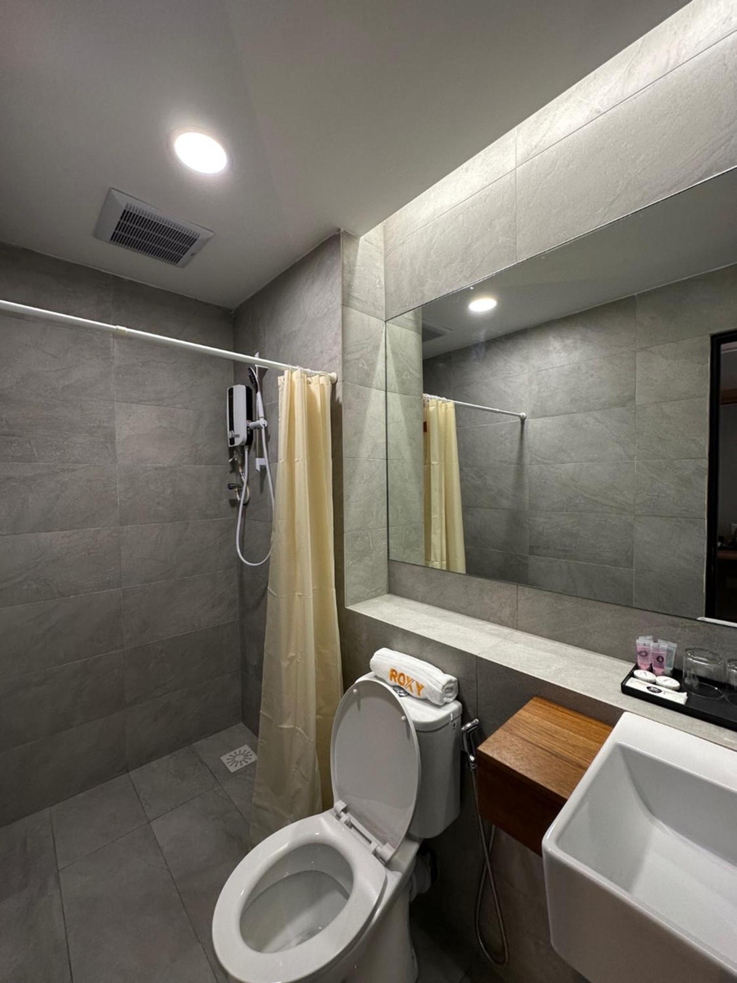 Roxy Hotel Aiman Kuching Exterior photo